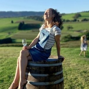 Meet your Posher, Larisa